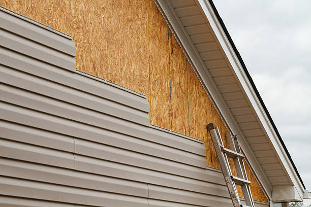 Professional Emergency Siding Repair technician working in Wallingford, PA
